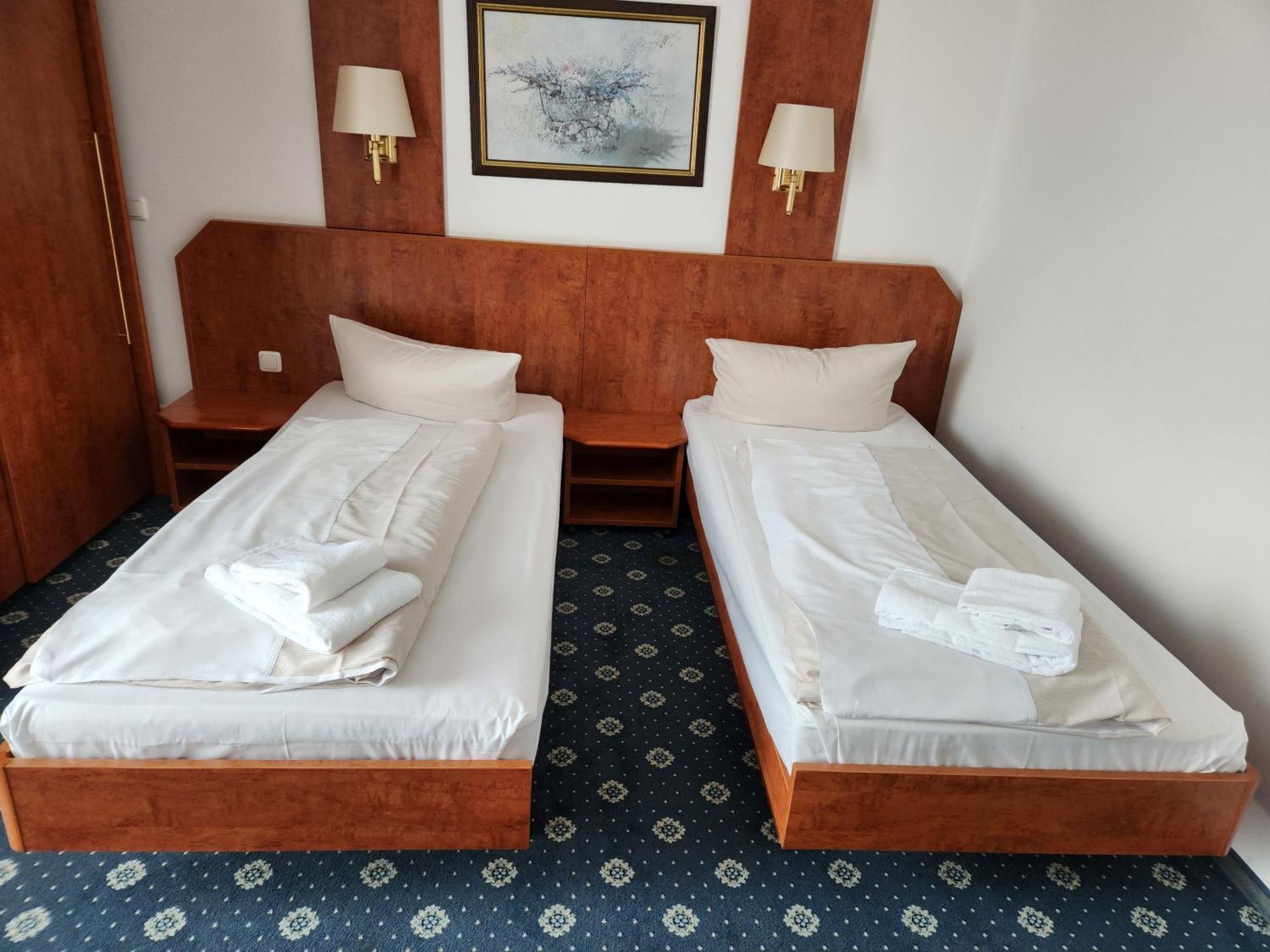 Prisdorf Hotel Hoyers In Pinneberg מראה חיצוני תמונה