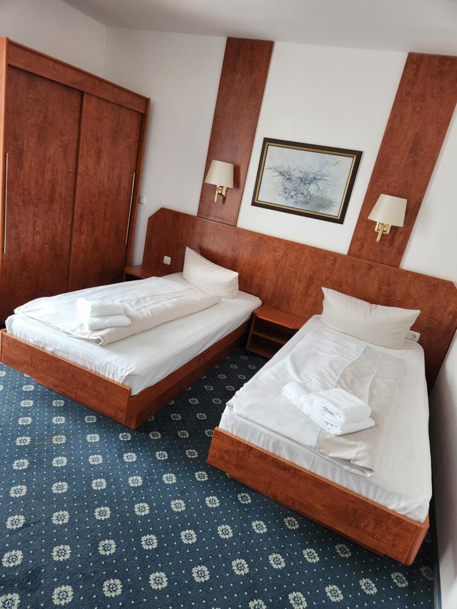 Prisdorf Hotel Hoyers In Pinneberg מראה חיצוני תמונה
