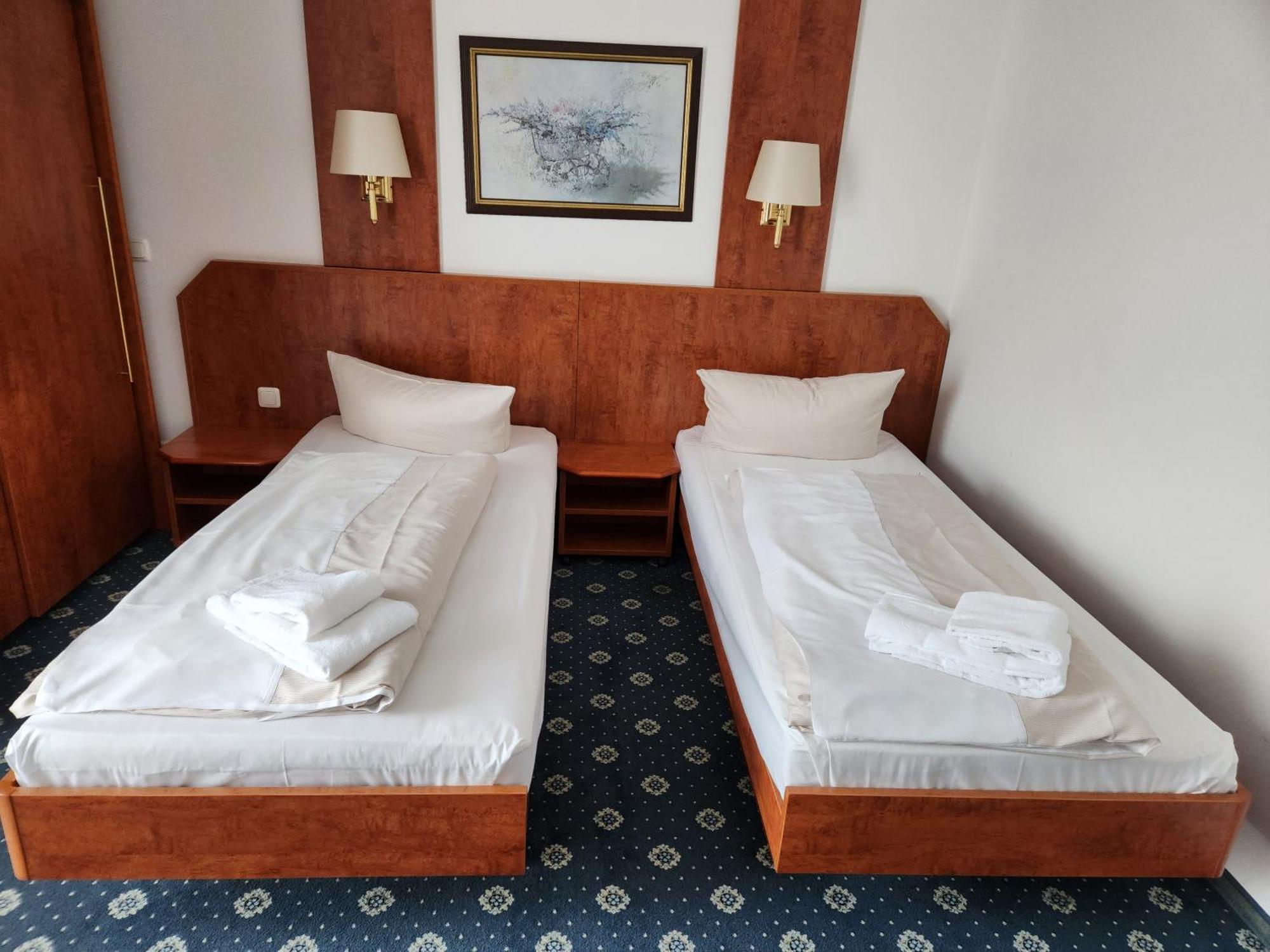 Prisdorf Hotel Hoyers In Pinneberg מראה חיצוני תמונה